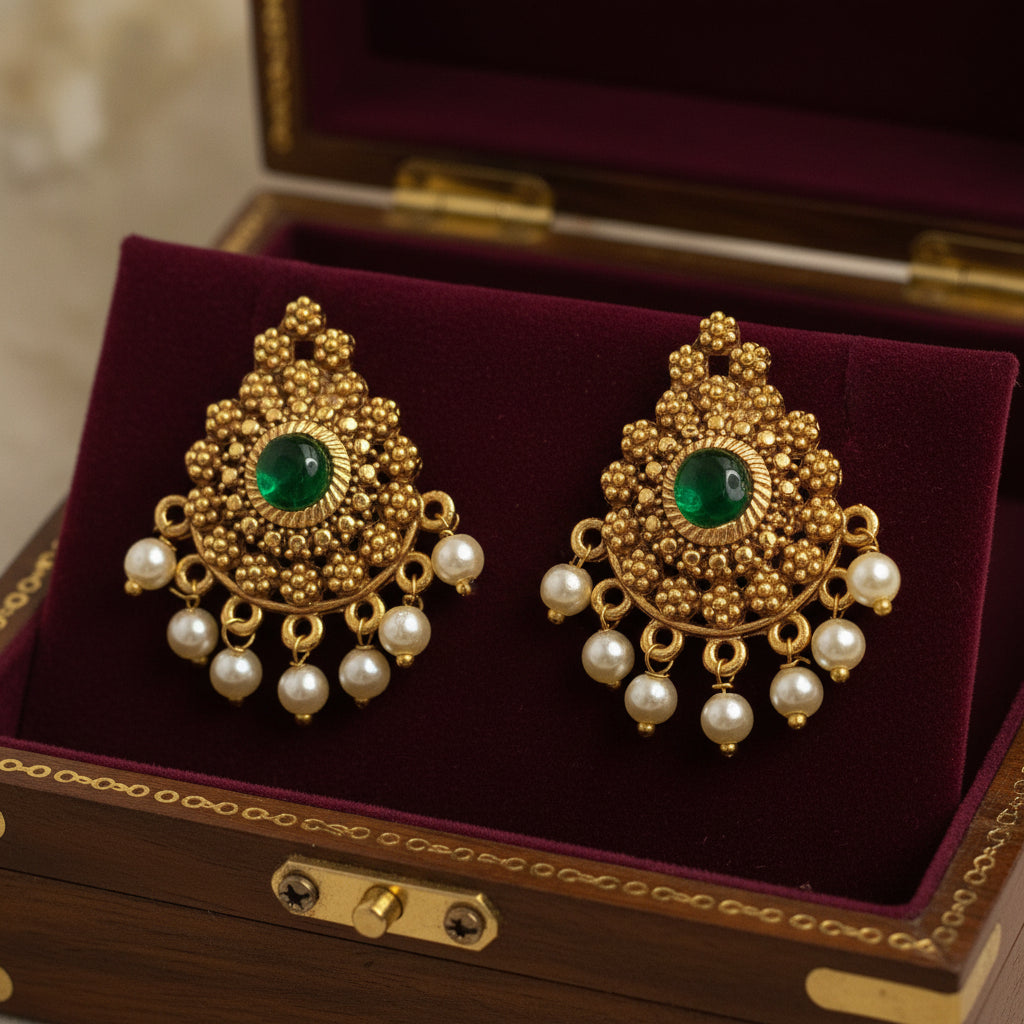 The Multicolor Aarna Necklace Set is a graceful ode to Kerala’s Palakka-inspired artistry.