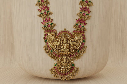 Celebrate timeless tradition with this temple jewelry set, featuring a majestic necklace and matching earrings.